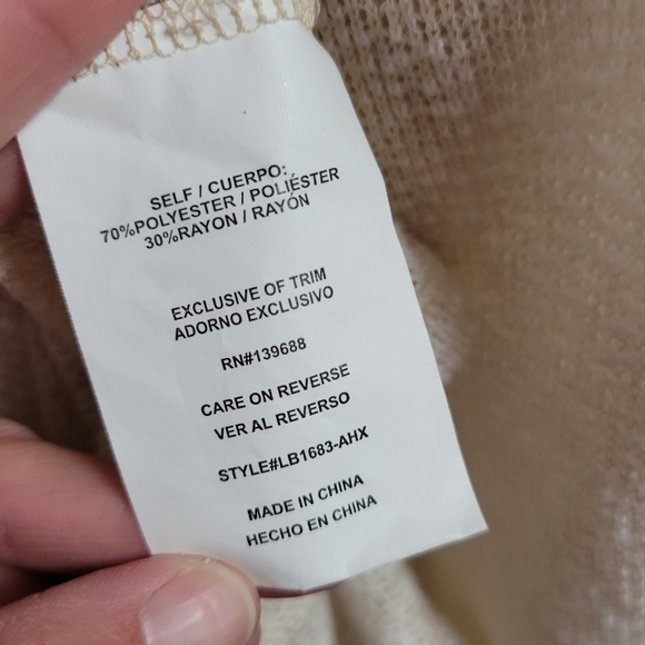 Buckle Coco and Jaimeson cream tulip back knit top size large - Picture 9 of 10